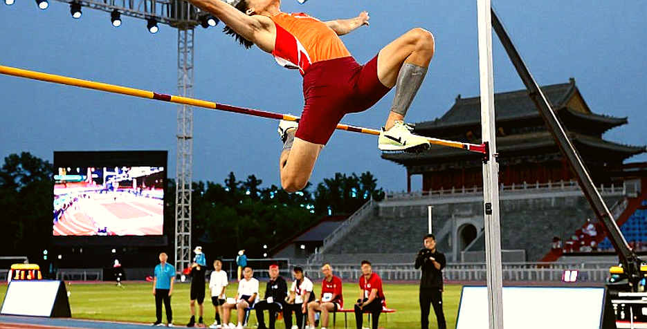 Ingebrigtsen, gân Achilles và con số 12:59.24: bản tin chấn thương bị đọc sai ở Budapest